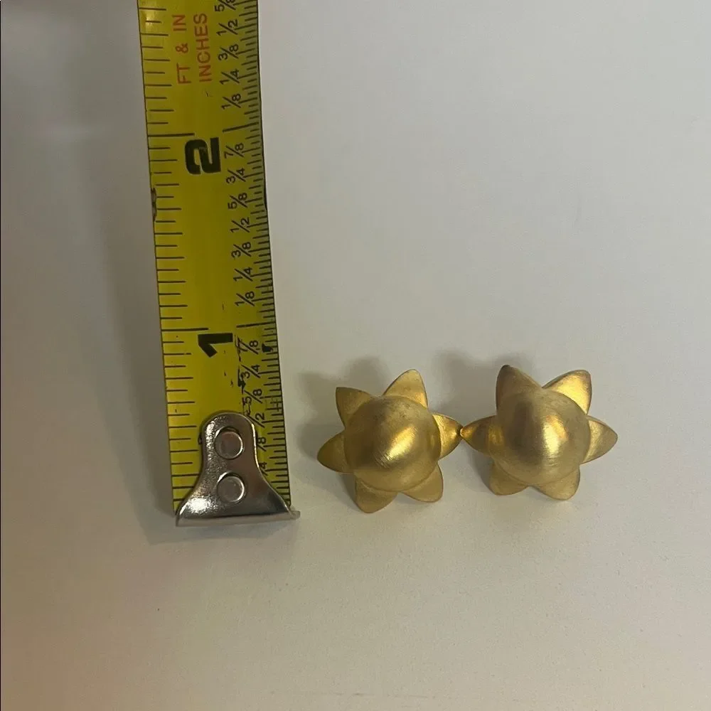 90’s Gold Celestial Starflower Stud Earrings #90’s #boho #indie #spring #summer